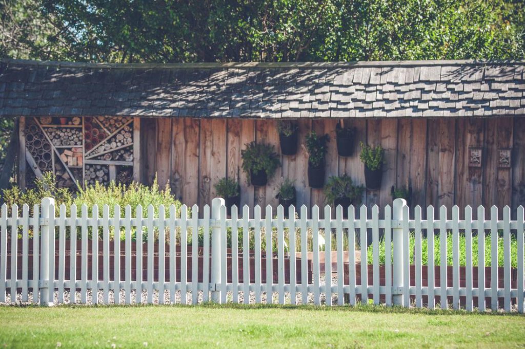 the-woodlands-fence-pros-cedar-picket-privacy-fence-2_orig
